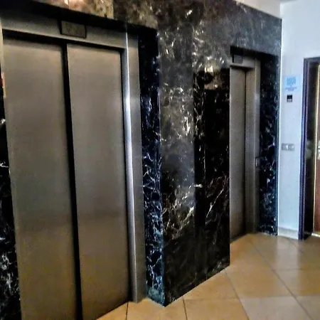 Cleopatra Apartment *
